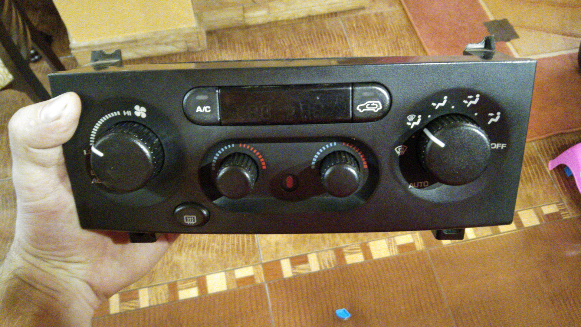 Сделал подсветку климата и печку, заодно и масло махнул в моторе ...