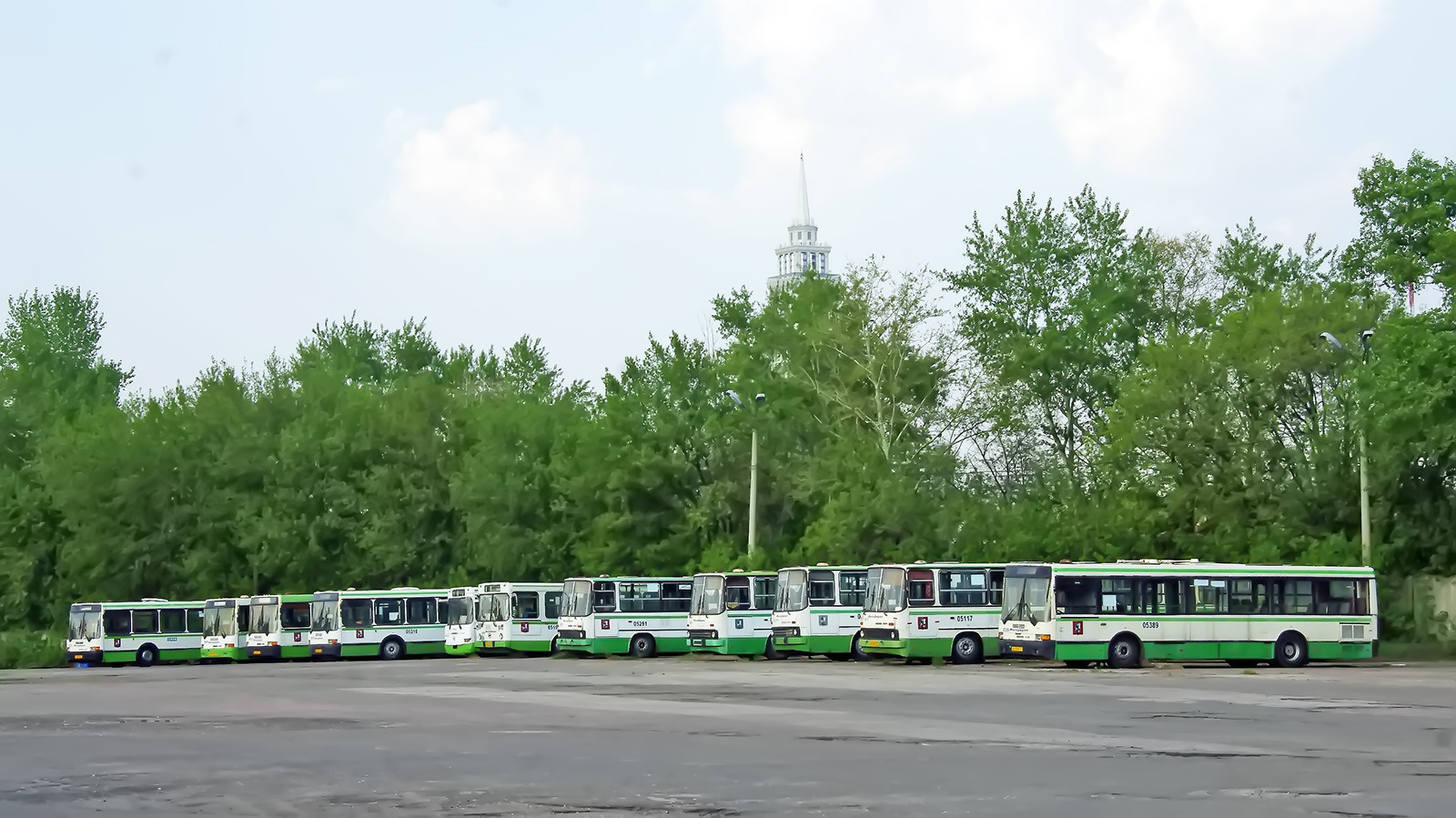 Д 16 автобус. ЛИАЗ Зеленоград. Автобусный парк Воронеж. Автобус обыкновенный. ЛИАЗ рама.