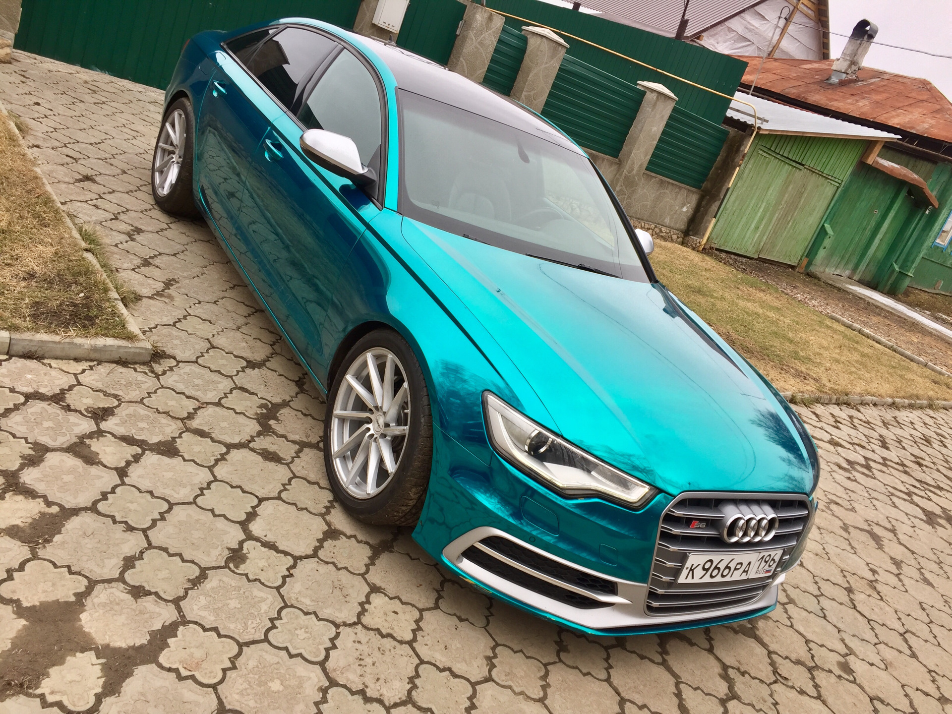 Audi a6 бирюзовая