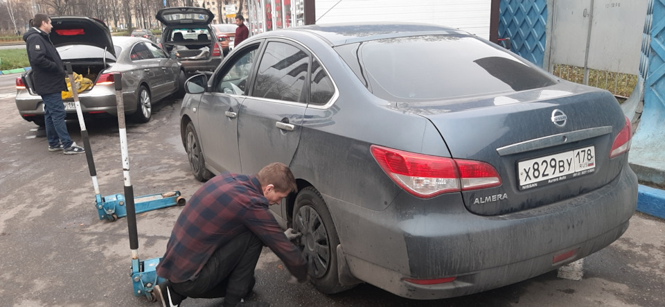 Замена колес с летних на зимние — Nissan Almera V (G11/15), 1,6 л, 2014 ...