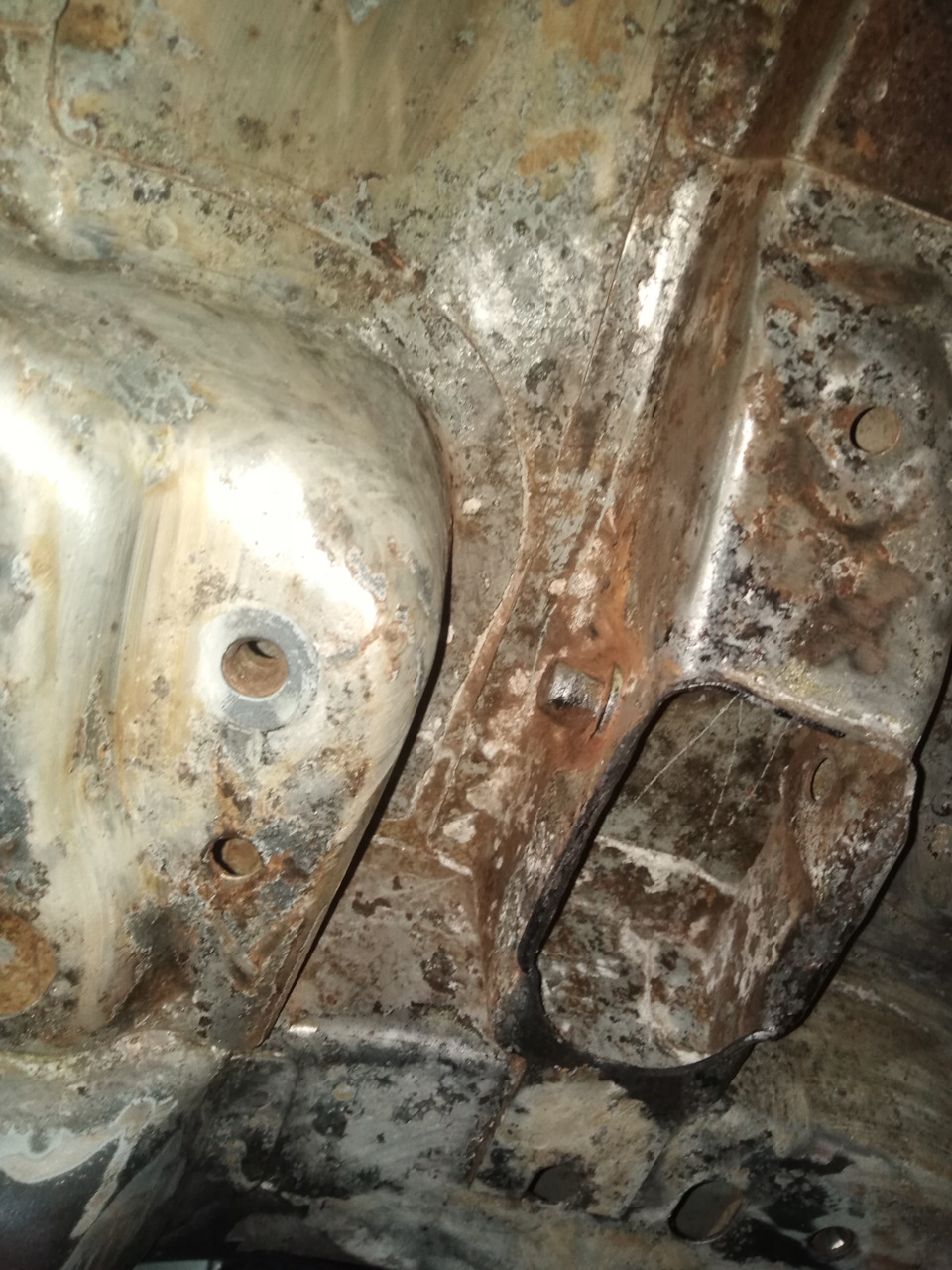 Монтаж розетки прицепного устройства (фаркопа) — Toyota Corolla (160 ...