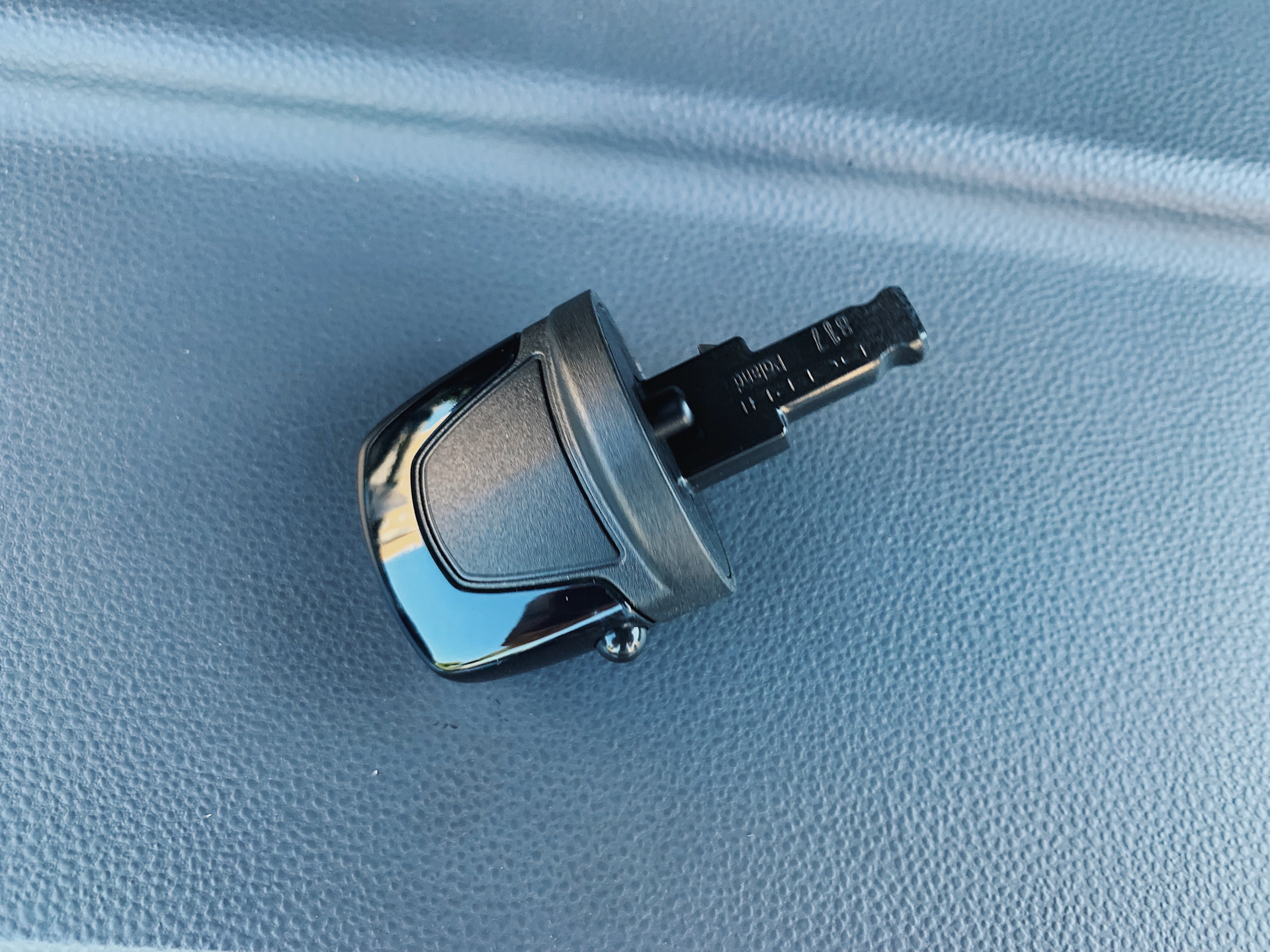 #8 — Ключ стартера — Volvo C70 (2G), 2,5 л, 2010 года | аксессуары | DRIVE2