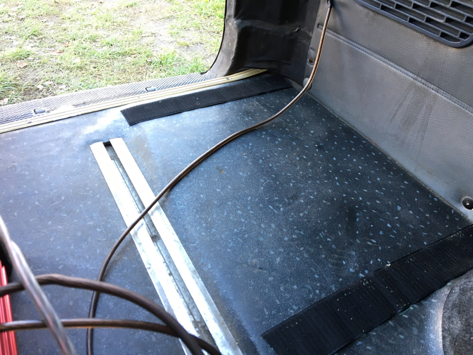 Как закрепить сабвуфер — Mercedes-Benz Sprinter (1G), 2,7 л, 2001 года ...