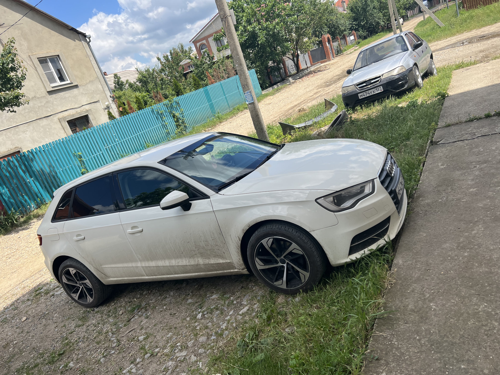 Замена обводного ролика и ремня — Audi A3 (8V), 1,2 л, 2014 года ...