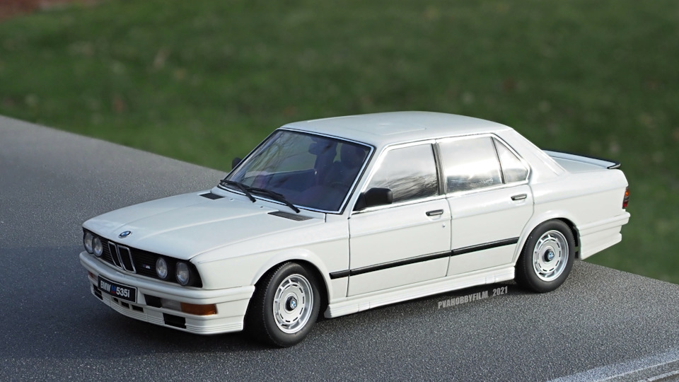 ミニカー BMW M535i 1985 1:18 AUTOart 1/18 AUTOart 1985 BMW M535i (Alpine White) Diecast Car Model
