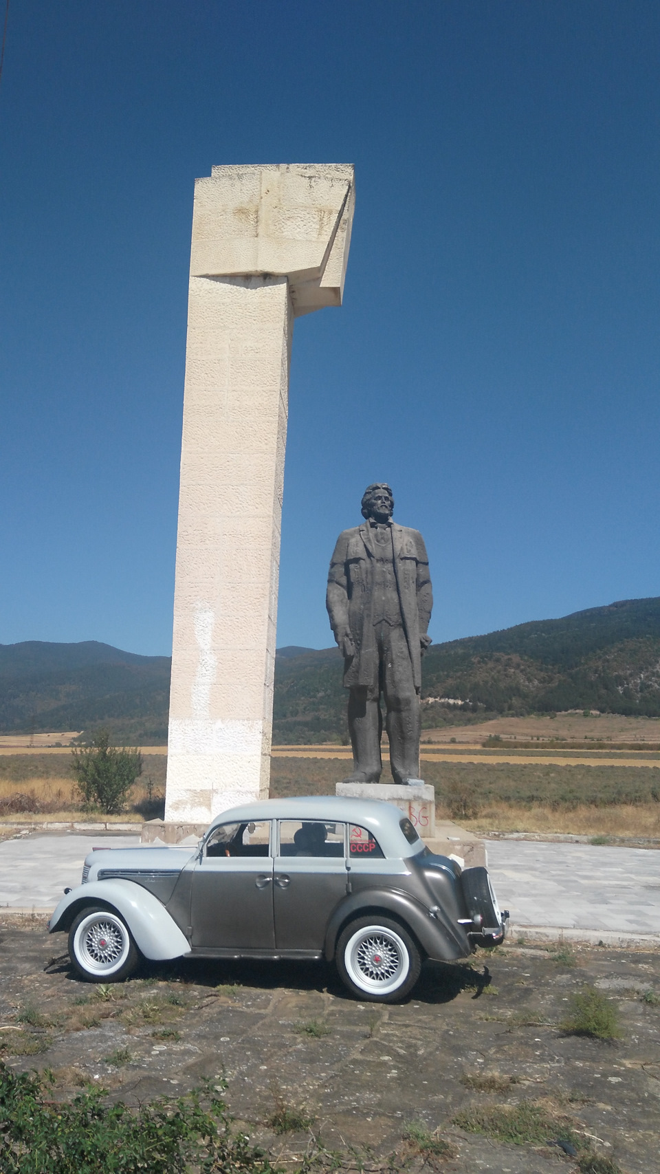 🚗💨 Прогулка до памятника Бузлуджа. — Москвич 401, 1,5 л, 1954 года |  покатушки | DRIVE2