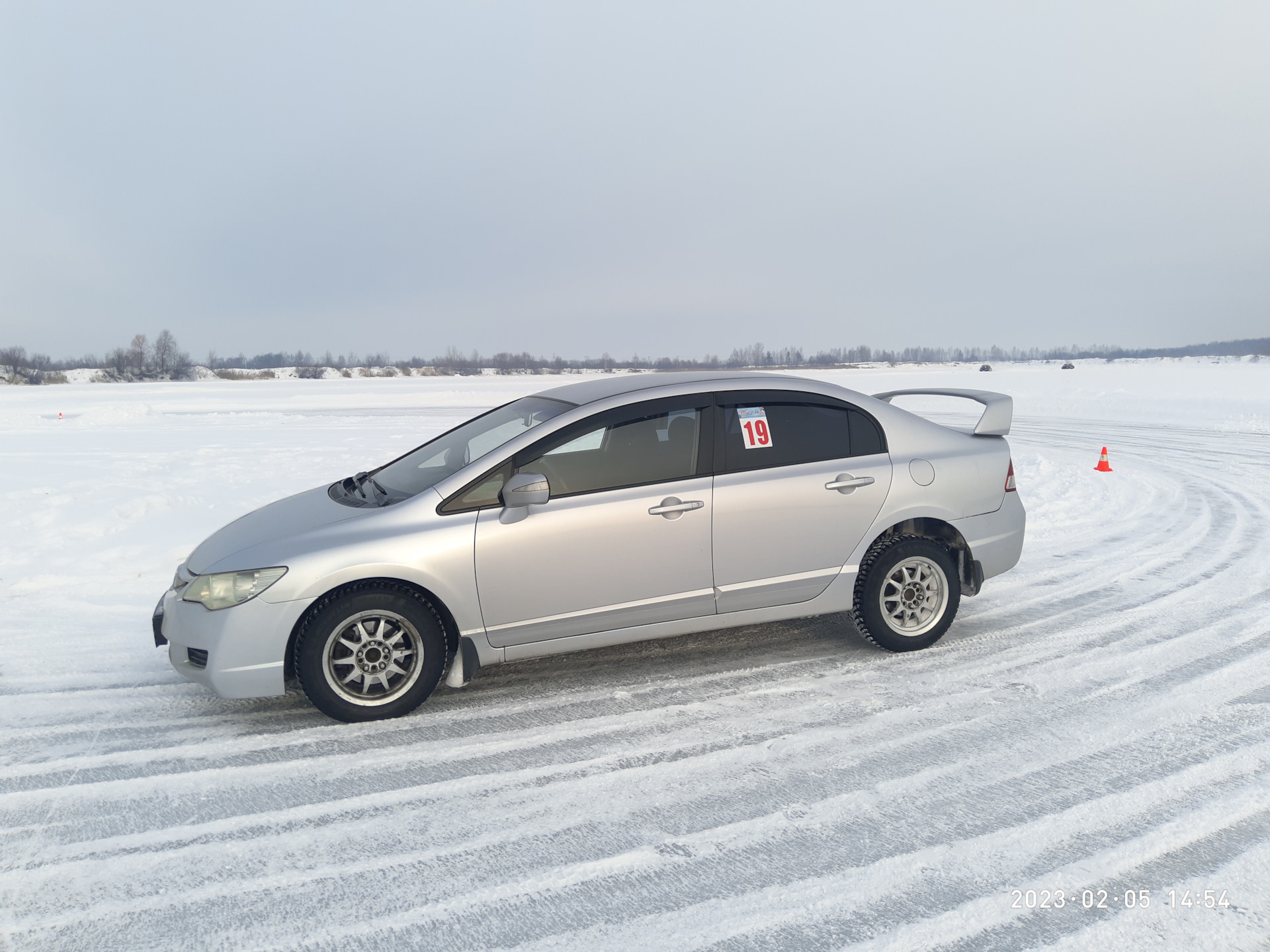 Давление в шипованных шинах на льду — Повороты ❄️🏎️🔥 — Honda Civic 4D  (8G), 1,8 л, 2007 года | тест-драйв | DRIVE2