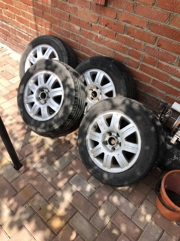 Шины летние Nokian 205/60 R15, литые диски Audi 7Jx15 ET45 5x112 на ...