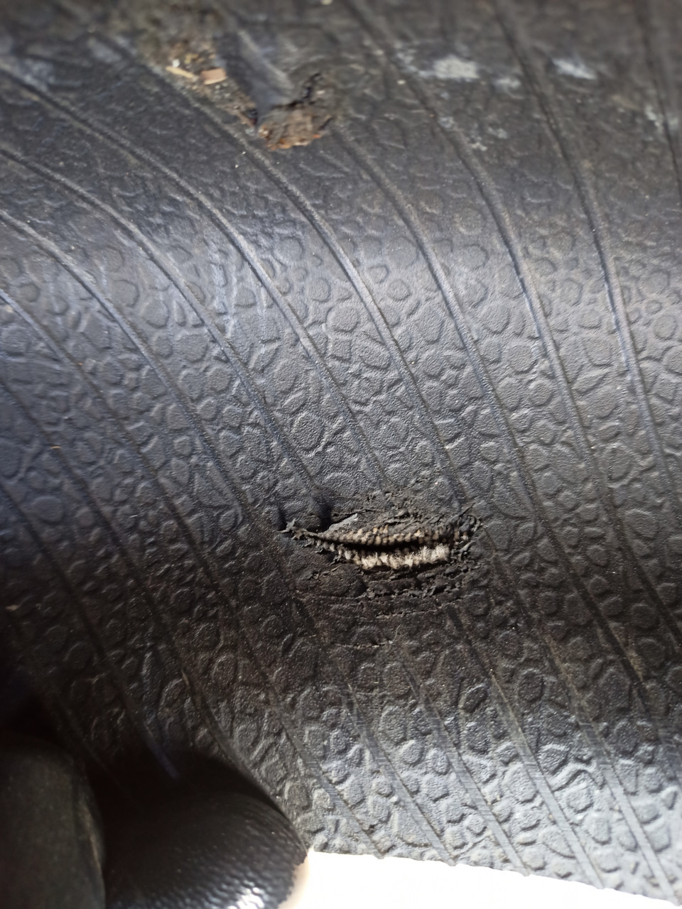 Ремонт бокового пореза шины — Mazda 6 (1G) GG, 2,3 л, 2005 года ...