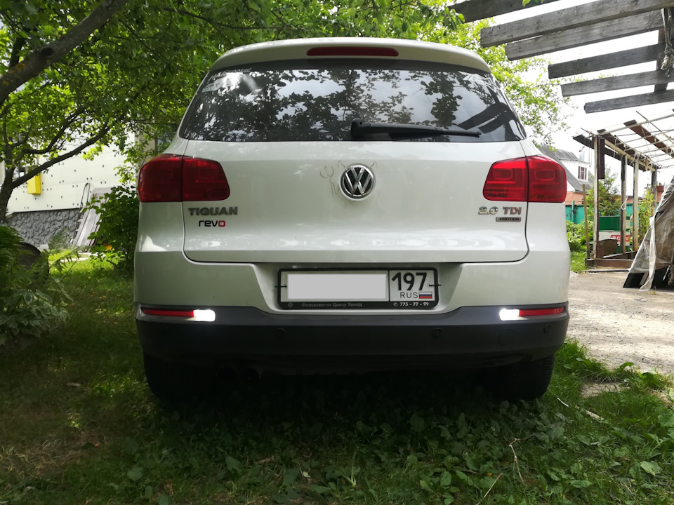 Огни заднего хода тигуан 2021. Дополнительный свет заднего хода калина 1. Tiguan 2010 лампа заднего хода. Доп фонарь заднего хода калина. Тигуан 2 лампа заднего хода.