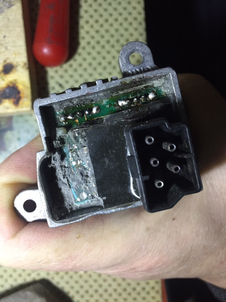 Как проверить ежик печки. Регулятор печки бмв е39. Еж бмв е39. Еж печки бмв е39. Выходной каскад зажигания.