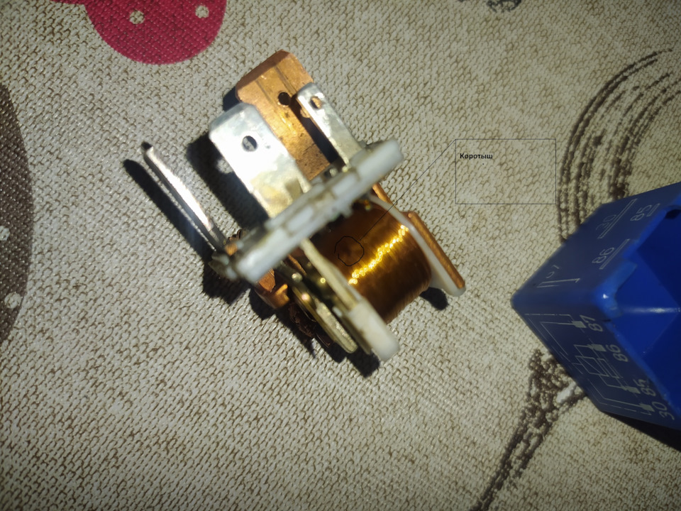 Неисправность подачи топлива. Реле топливного насоса. — Volkswagen Golf ...