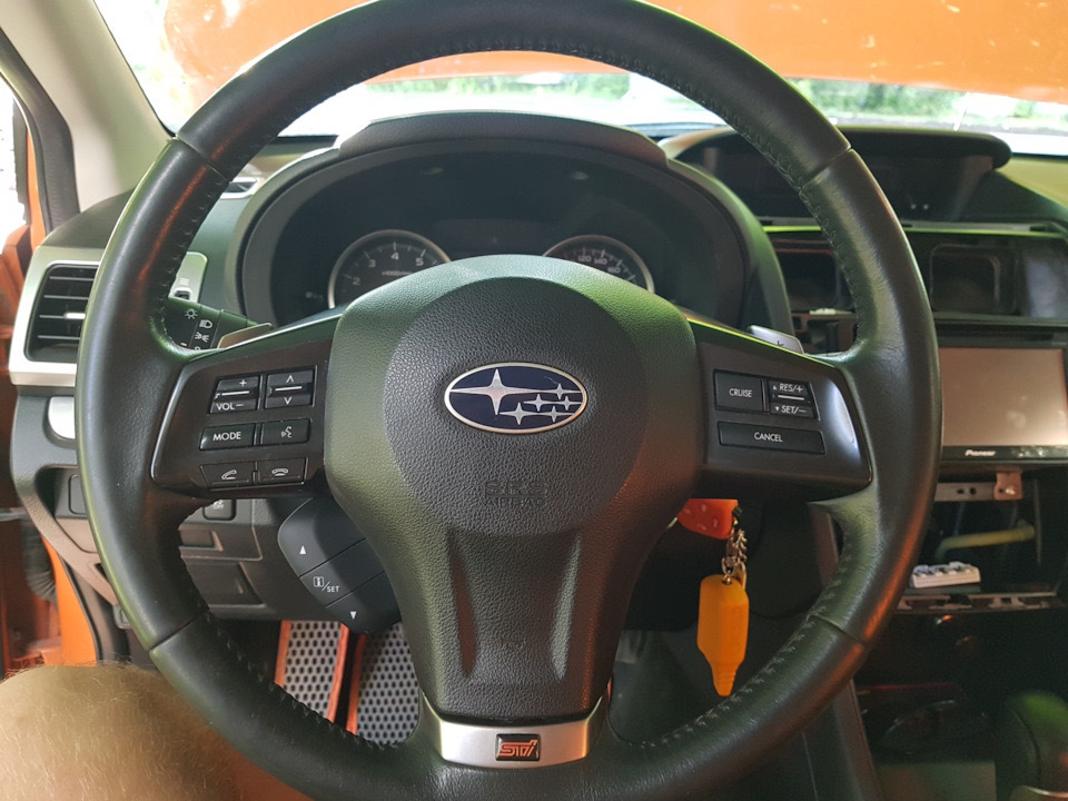 Кнопки руля с разъемом под управление МФД — Subaru XV (1G), 2 л, 2012 ...