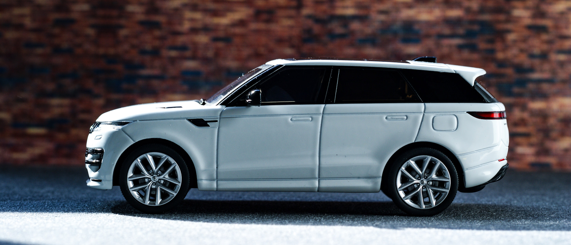 Range Rover Sport 2023 L461 (1:43 TSM Models) — Сообщество «Масштабные  Модели» на DRIVE2