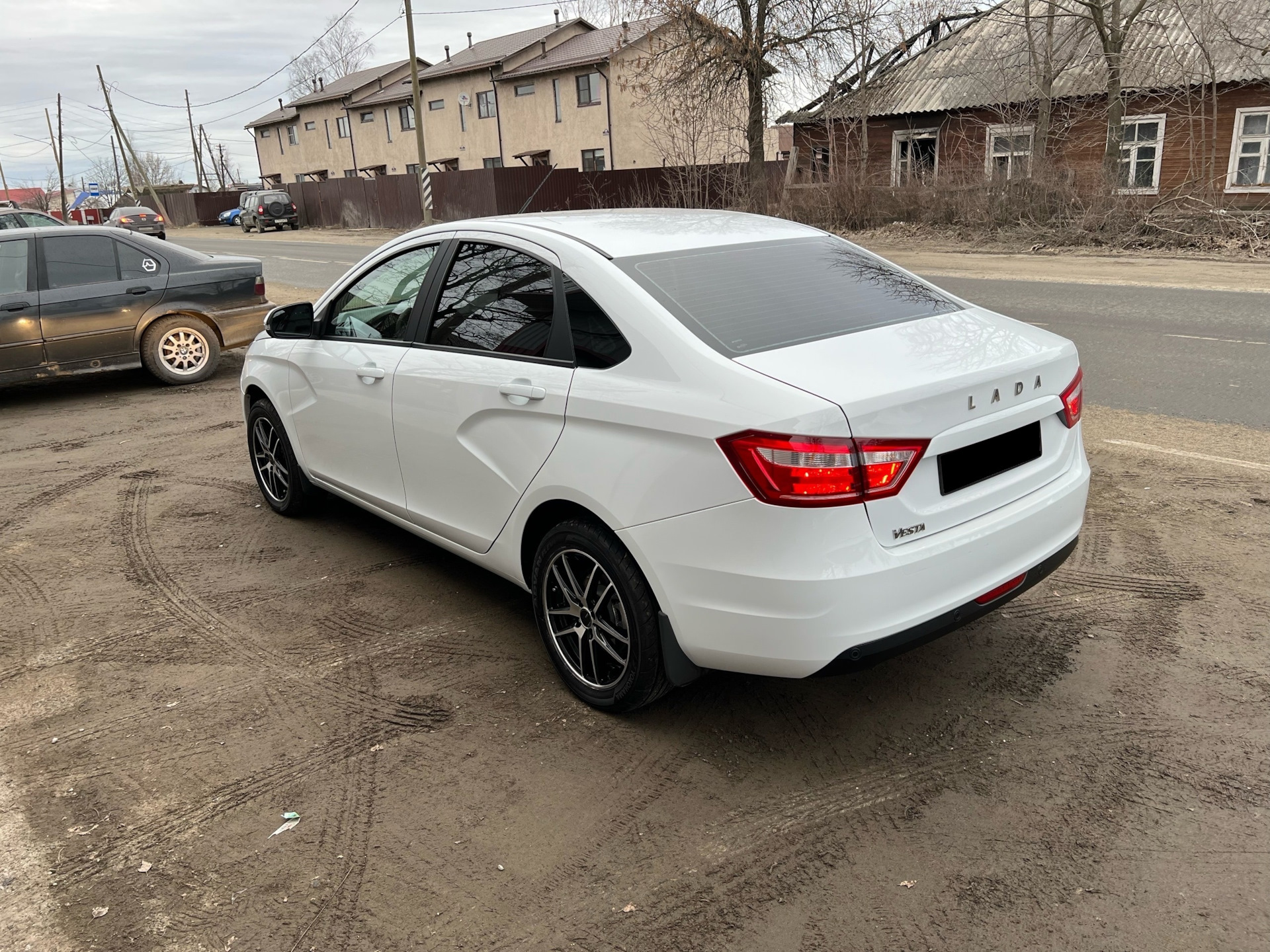 Летний лук, Веста на маленьких R16 :) — Lada Vesta (1G), 1,6 л, 2022 ...