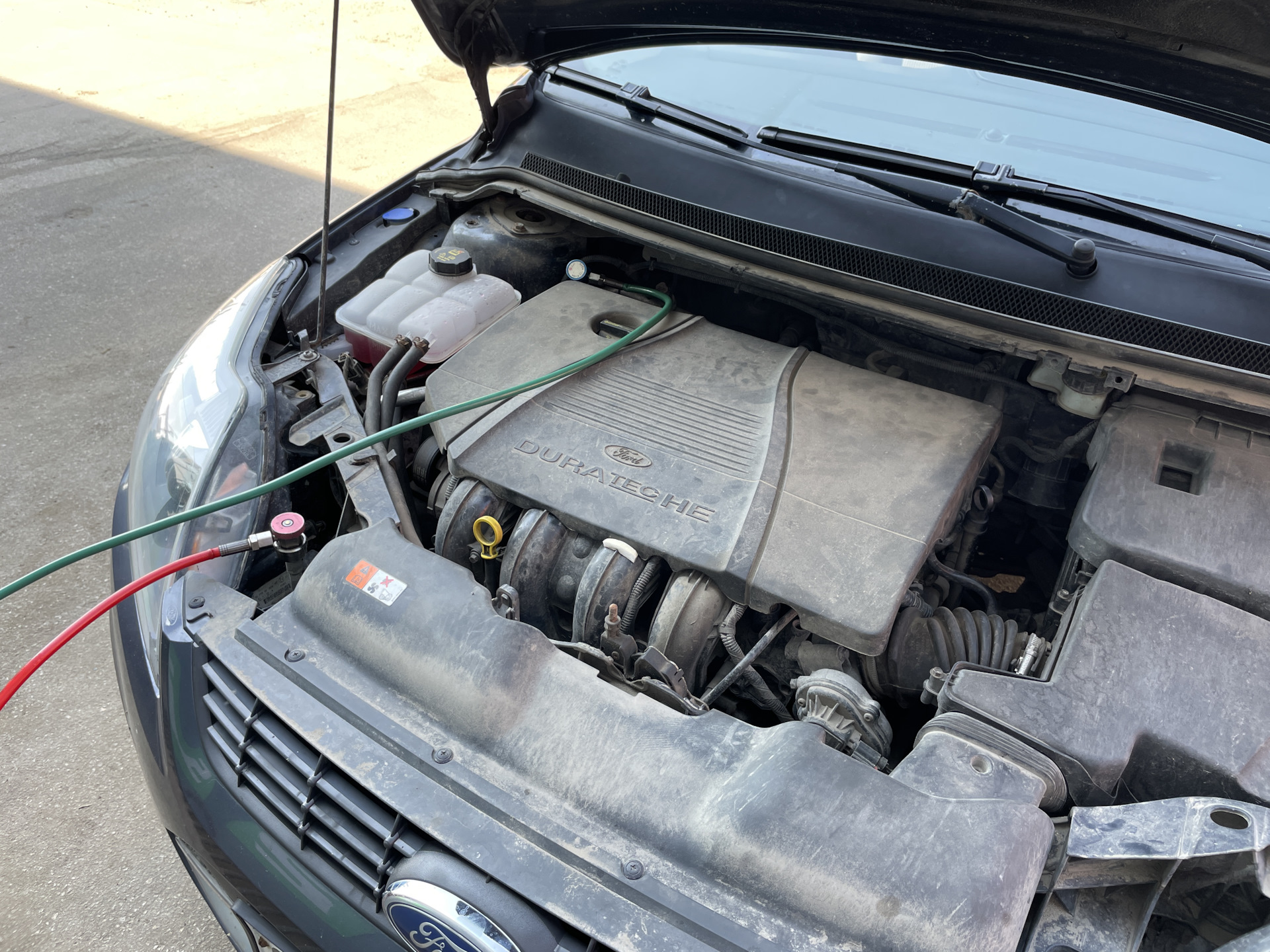 Дозаправка кондиционера — Ford Focus II Sedan, 2 л, 2011 года ...