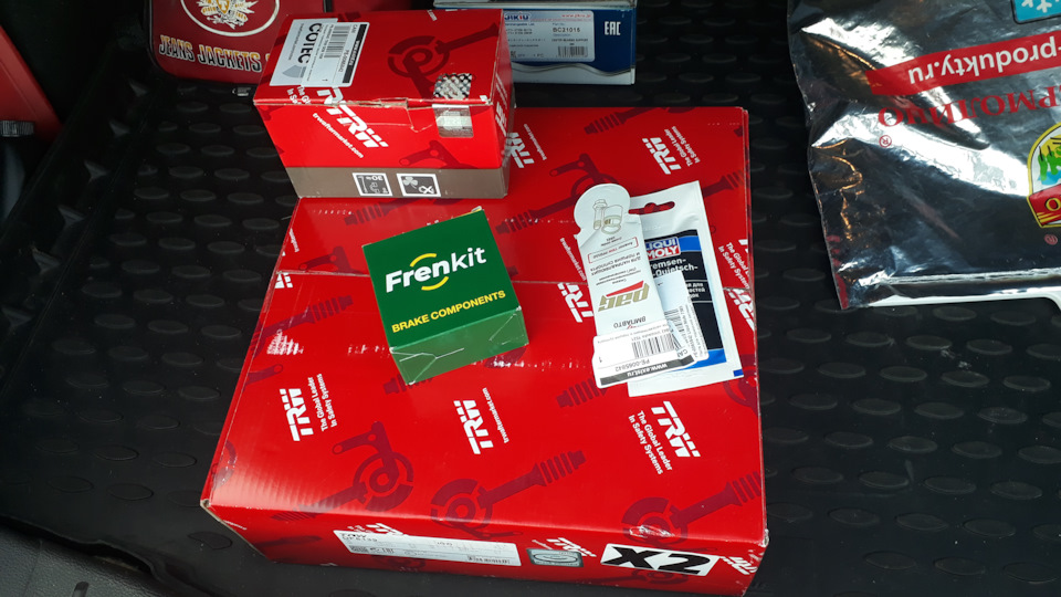 Замена задних тормозных дисков. — Ford Focus III Sedan, 1,6 л, 2013 ...