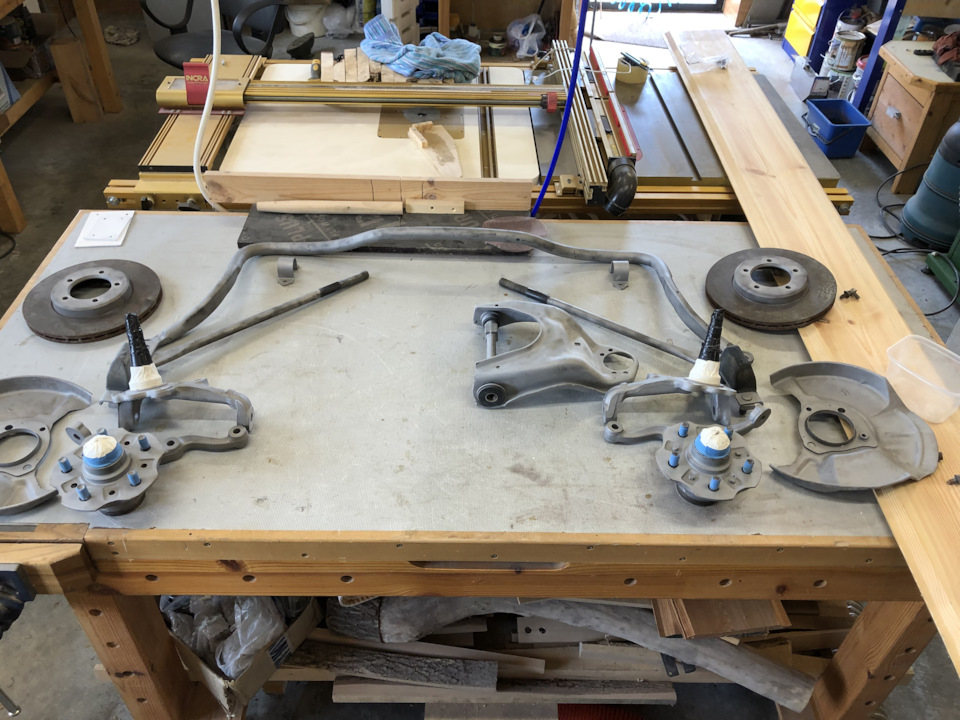 хотел в сделать красивую фотографию с полным комплектом, но почему-то сделал лишь эту. Видимо, после окончания работ на радостях ушел домой и забыл… — Toyota Crown (S120)