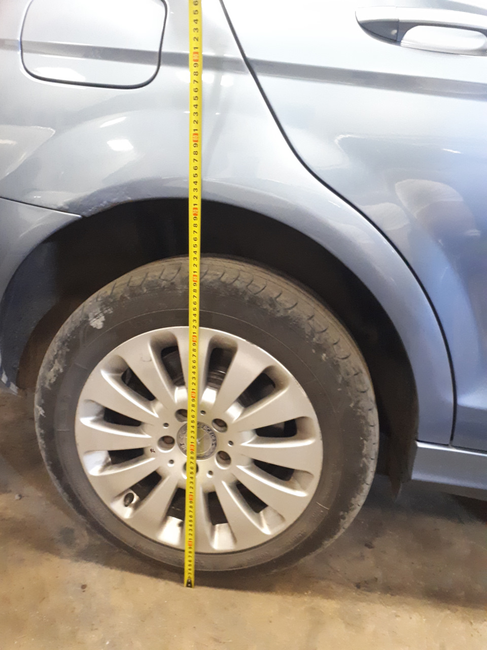 Krok 22: Pomiary PRZED — tył (wysokość od ziemi do krawędzi nadkola). — Mercedes W204