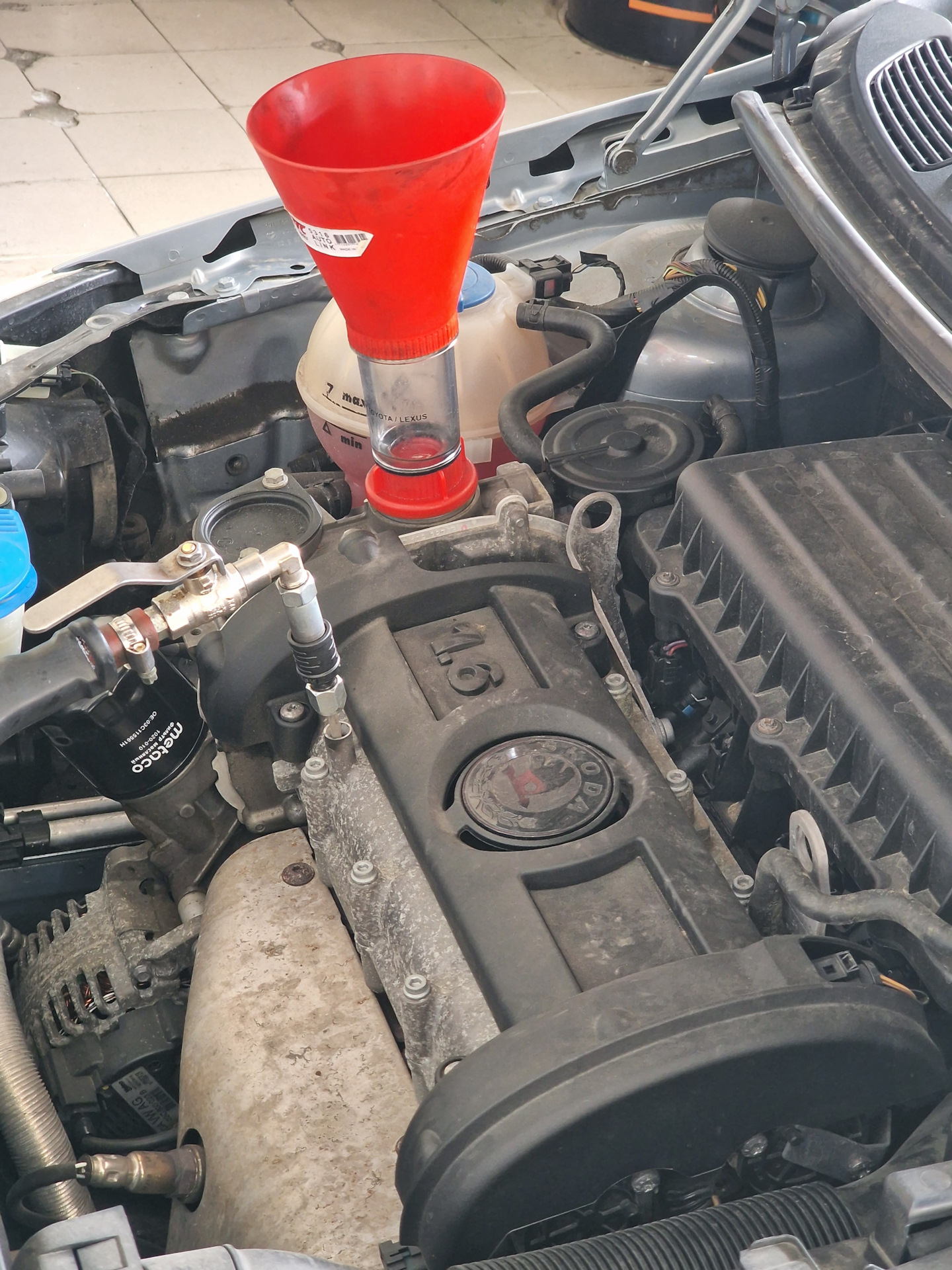 Лейка для масла — Land Rover Range Rover Sport (1G), 3,6 л, 2010 года ...