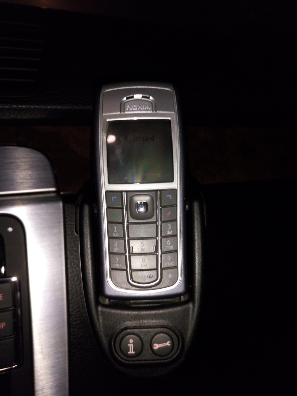 Nokia 6230i — Volkswagen Passat Variant (B6), 2 л, 2006 года | аксессуары |  DRIVE2