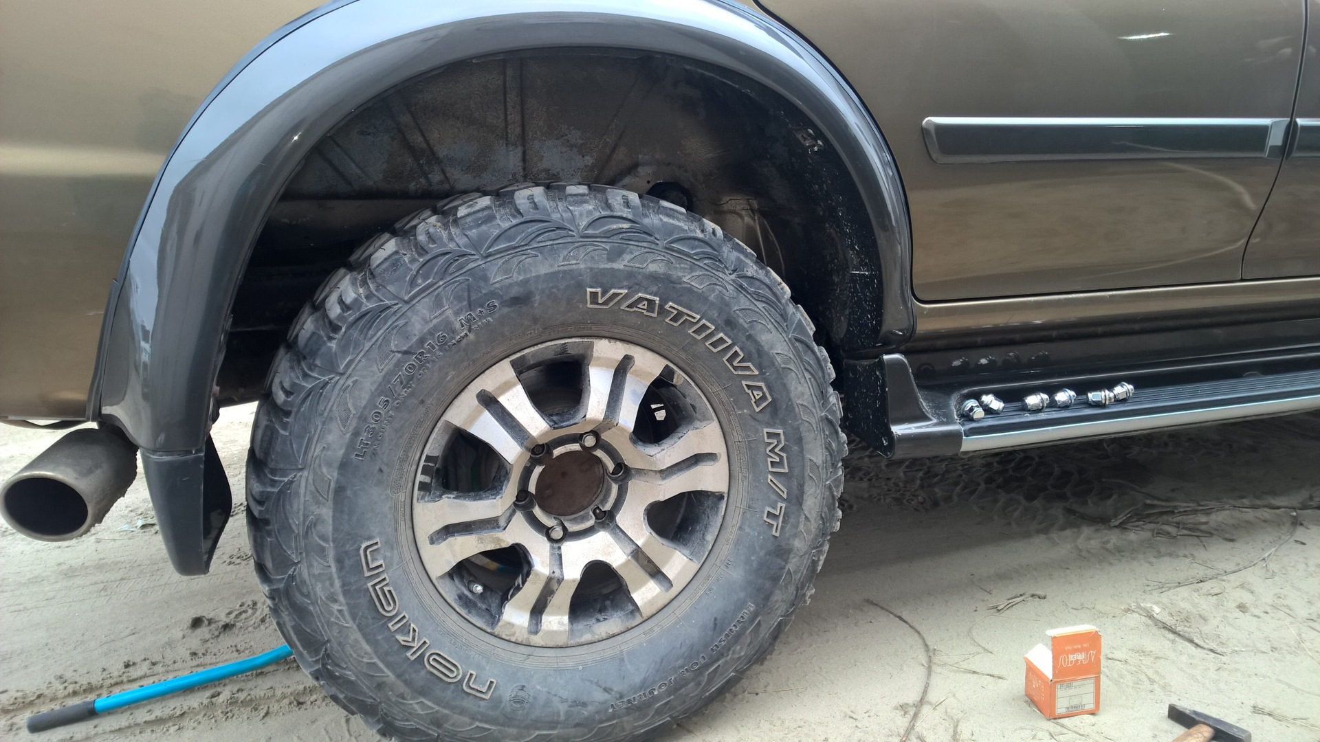 70 16. 305/70 R16 Pajero Sport 1. 305 70 16r на Мицубиси Паджеро. 305 70 16 Pajero 2. Кайрон на 33 колесах.