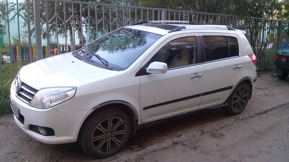 Geely MK Cross