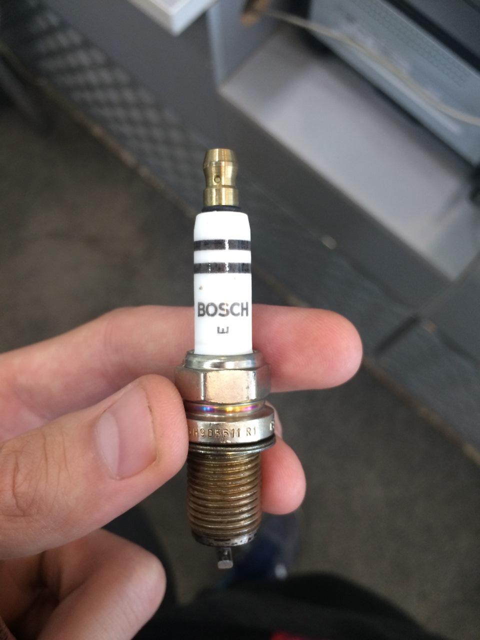 Замена свечей и одной катушки с надсвечником — Skoda Yeti, 1,8 л., 2012 ...