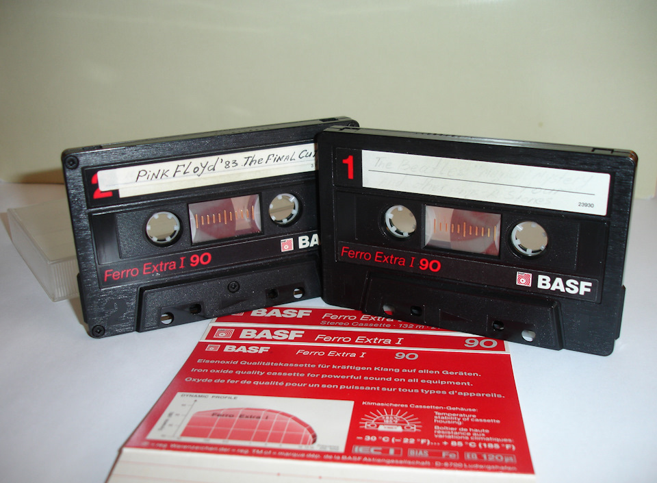 Черная белая кассета. Аудиокассета BASF 180 min. Кассета BASF 120. Кассета Rp 80х120. Кассета БАСФ красный.