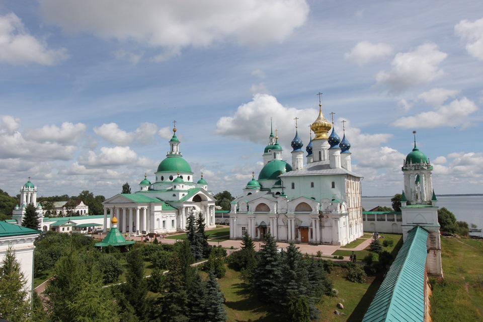 Спасо монастырь. Ростов Великий Спасо-Яковлевский монастырь. Ростов Великий Спасо-Яковлевский Дмитриев монастырь. Ростов Великий ансамбль Спасо-Яковлевского монастыря. Монастырь в Ростове Великом на озере Неро.