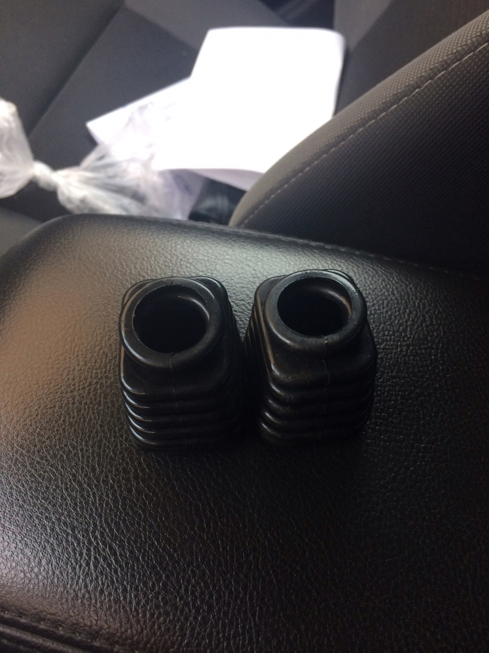 Пыльнички подрулевых переключателей — Lada Калина седан, 1,6 л, 2005 ...