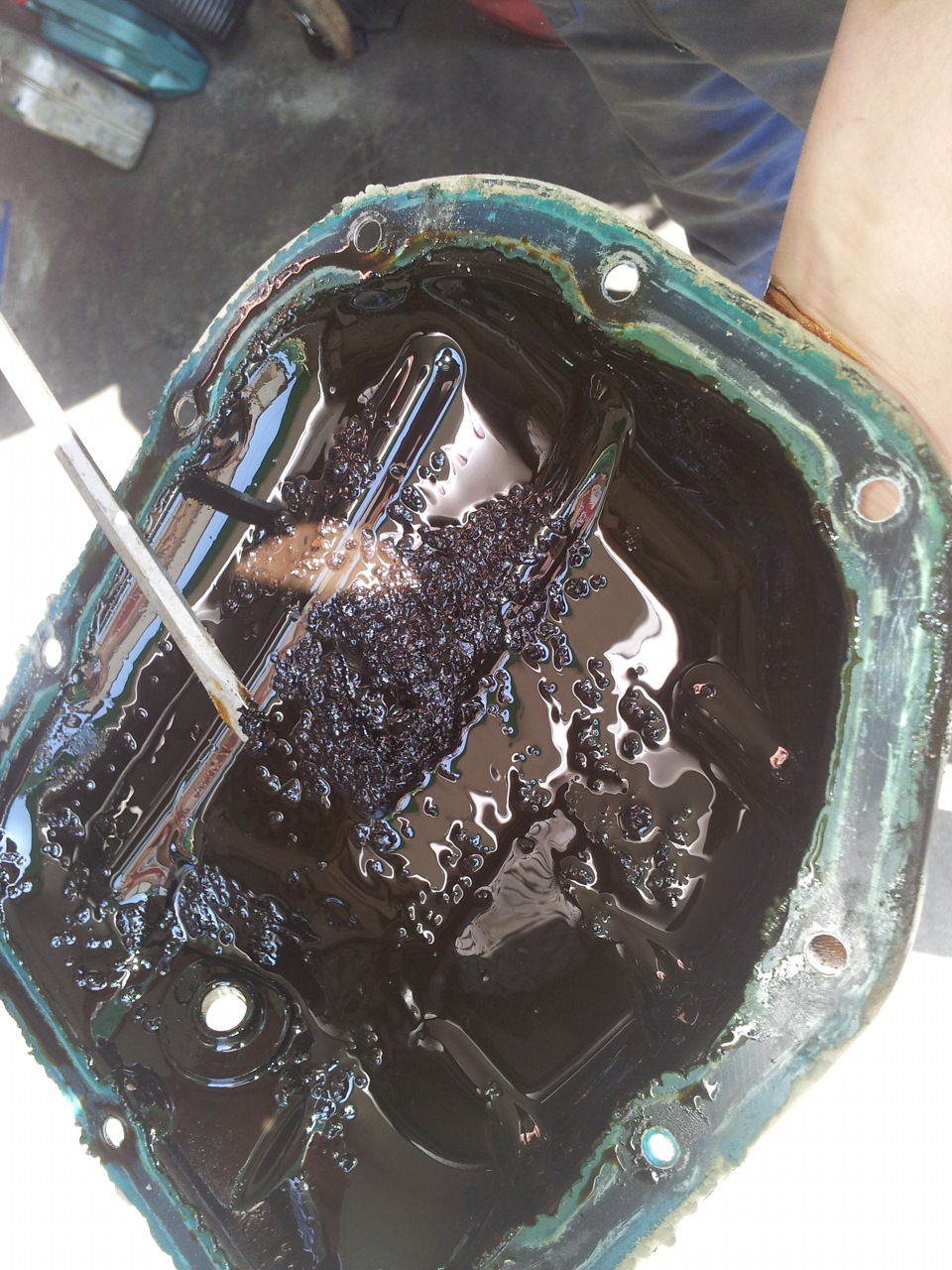 Сначало как уголь показалось после добавления бензина получился гудрон — BMW 5 series (E34)