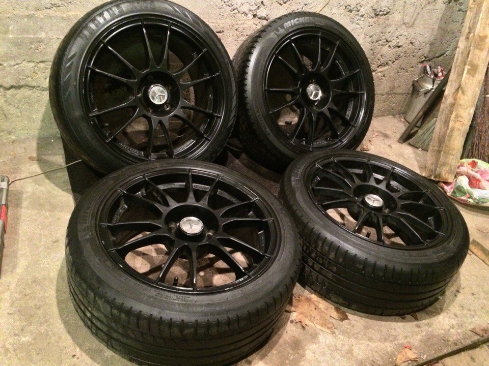 35 продам. Oz Ultraleggera r17 5x112. Oz Ultraleggera r17. Oz Ultraleggera r17 колпачки. Оз Ультралеггера r17.