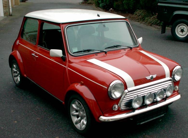 Мини история. 1961 Mini Classic Cooper. Первый мини Купер 1980. Самый первый мини Купер. Mini Cooper 1965 правый руль.