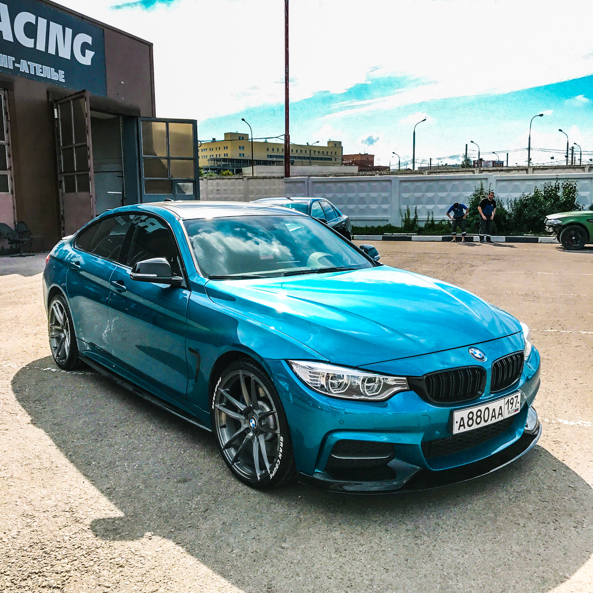 BMW m4 синий металлик