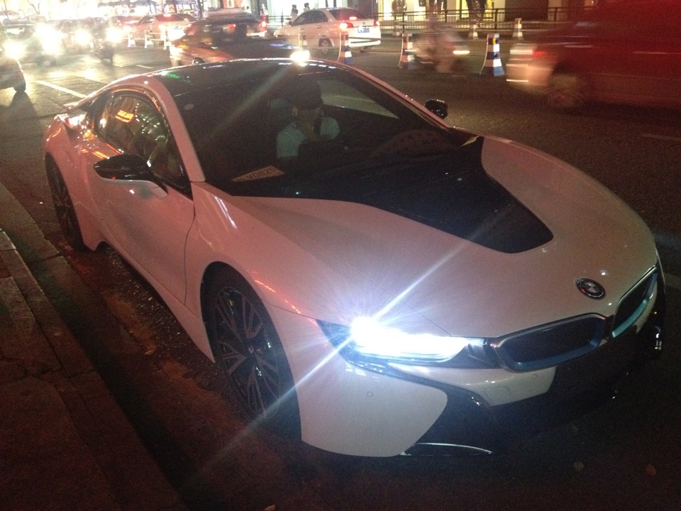 BMW i8 Night