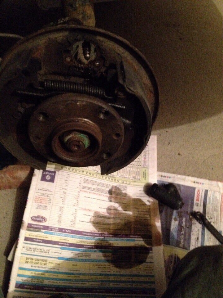 Замена тормозного цилиндра — Lada 2114, 1,5 л, 2007 года | своими ...