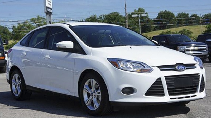 Ford Focus 2012 седан белый