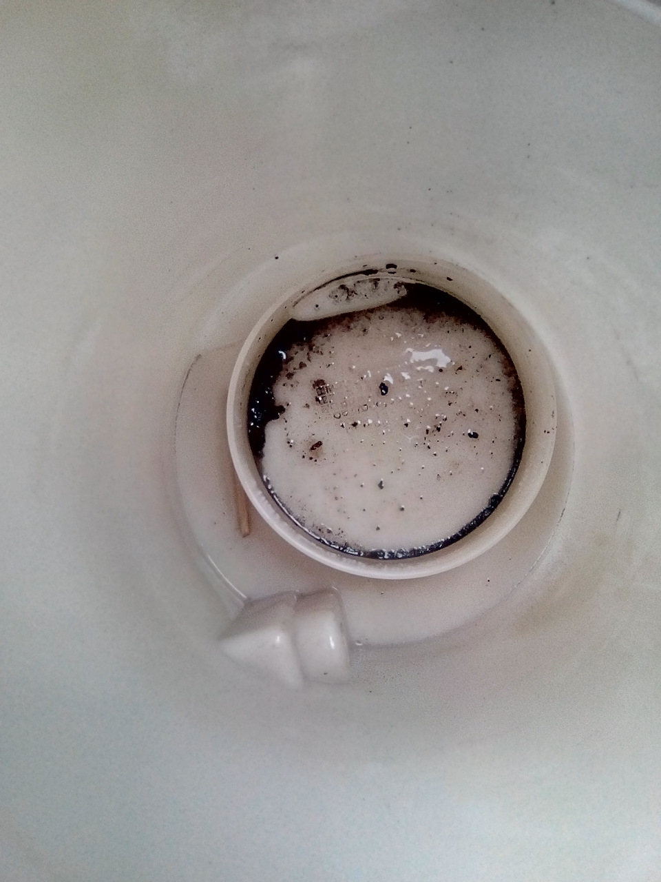 Залежи грязюки на дне колбы. — Saab 9-5 (1G)