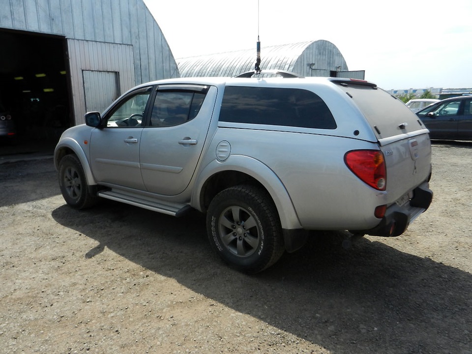 Mitsubishi l200 хаки