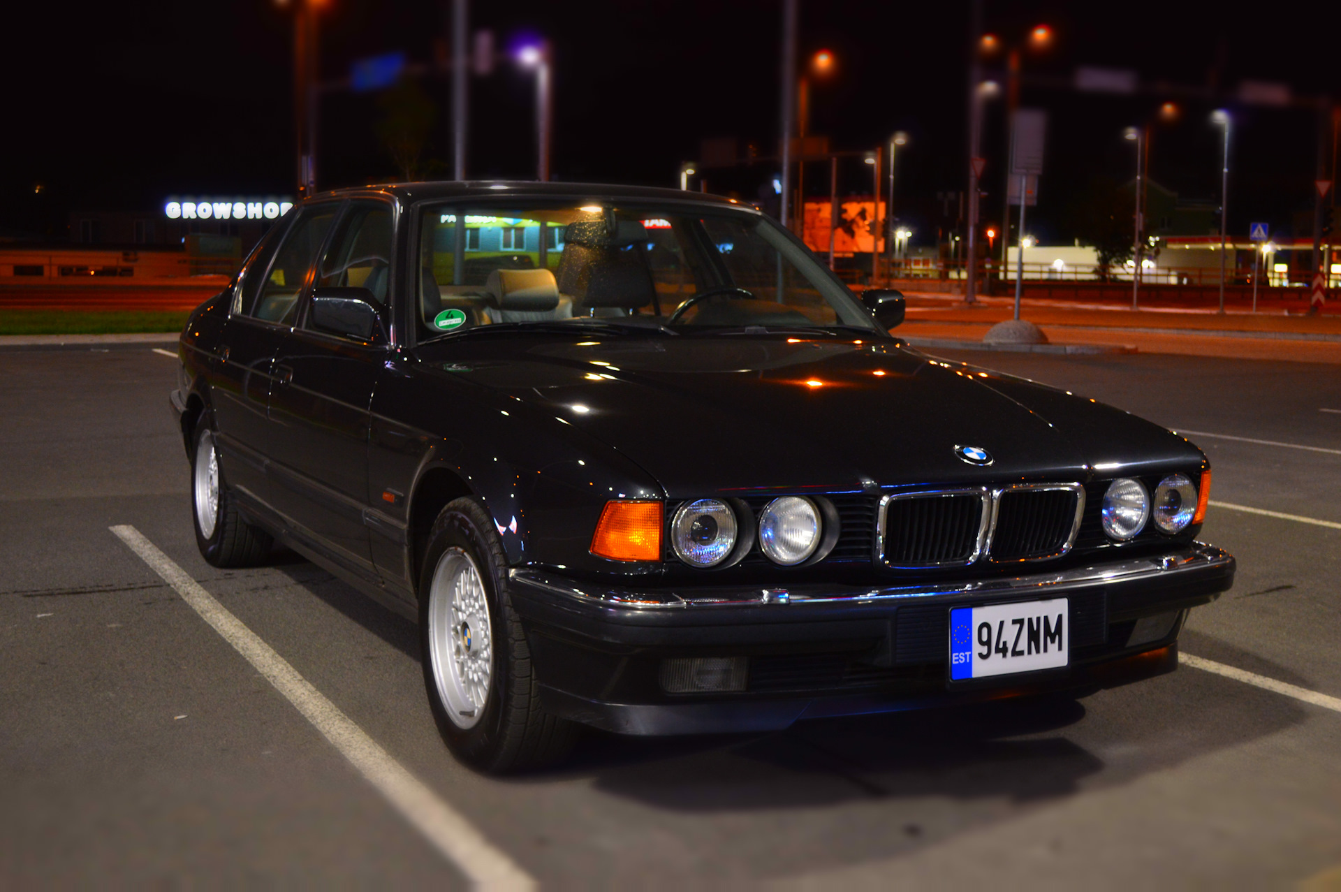 Bmw E32 At Night Bmw 7 Series 3 0 L 1994 Goda Na Drive2