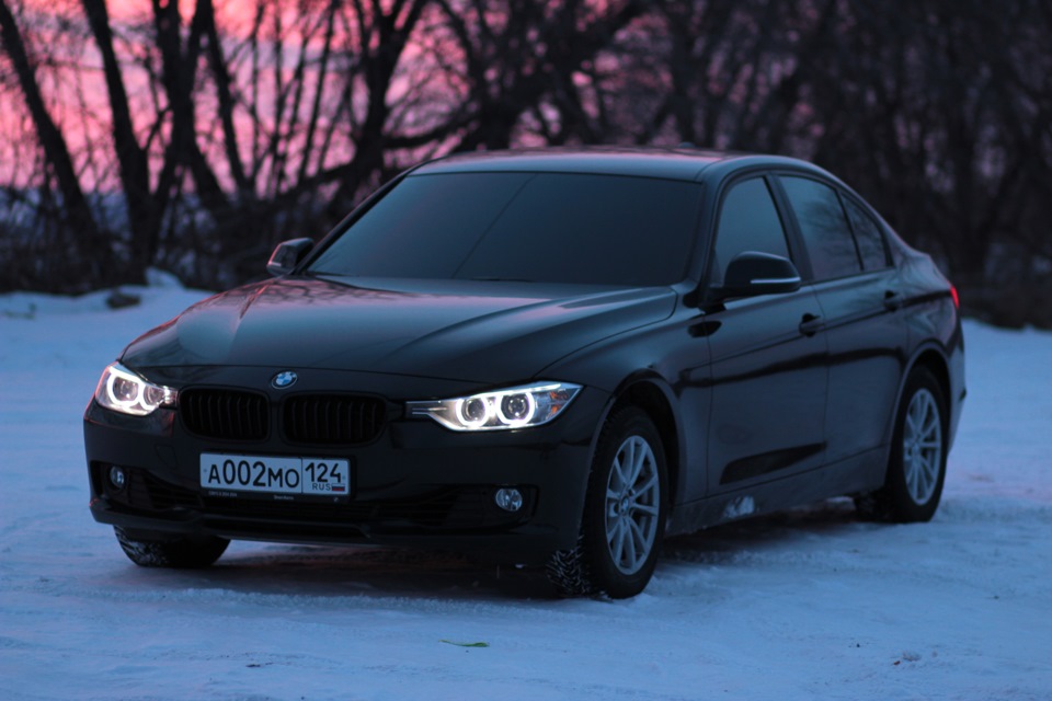 BMW 3 черная тонированная