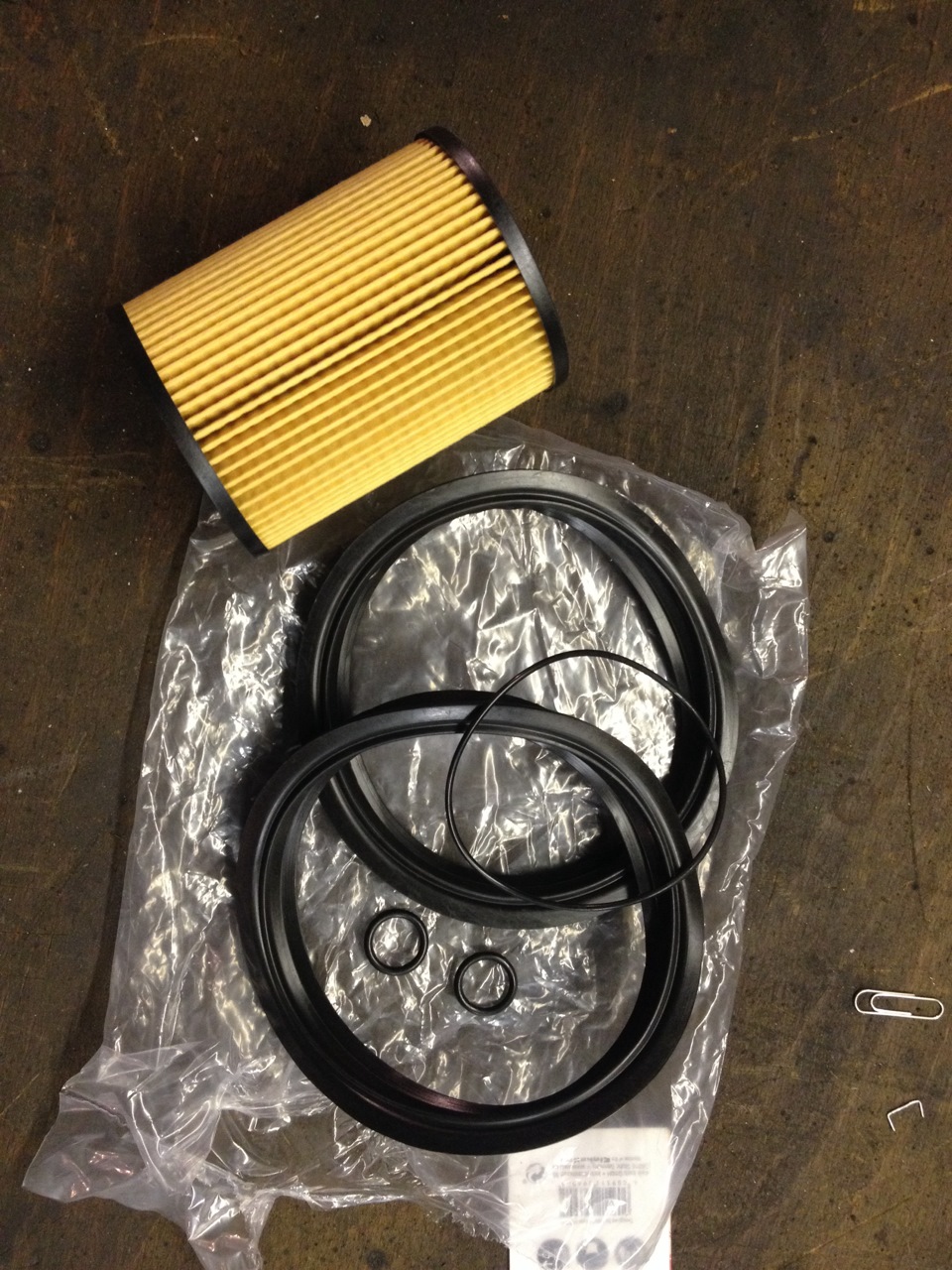 Lr013148 фильтр масляный. Масляный фильтр рендж ровер. Масляный фильтр ленд ровер дискавери 3 дизель. Рендж ровер l405 топливный фильтр. Ровер фильтр.