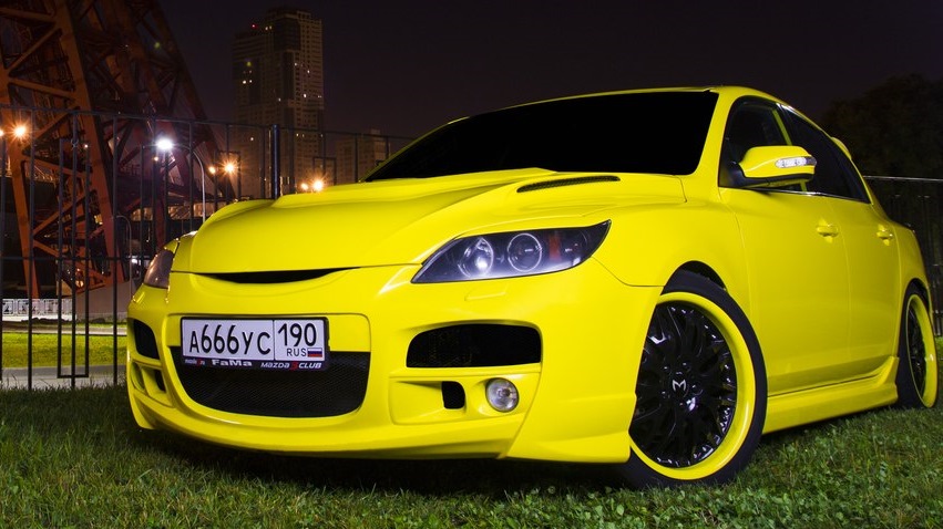 Три желтых машин. Мазда 3 желтая. Mazda 3 Sport Yellow. Mazda 3 хэтчбек 2006 ярко желтая. Мазда 3 ярко желтая.
