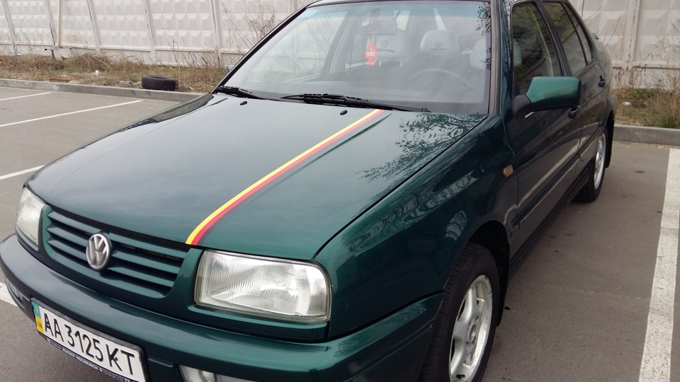 Volkswagen Vento зеленая