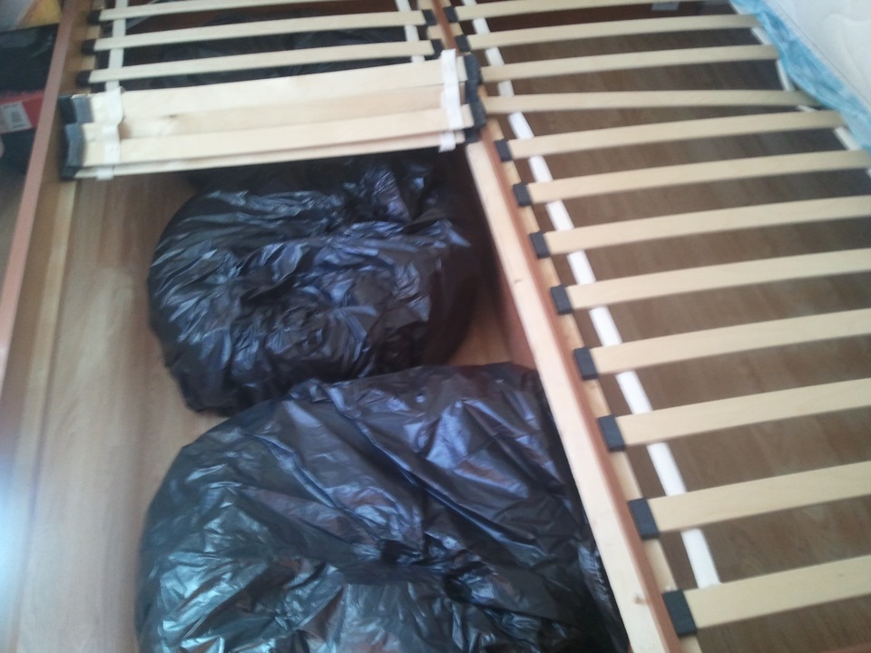 прячем зимнюю резину под кровать (однофотопост) — Volkswagen Passat ...