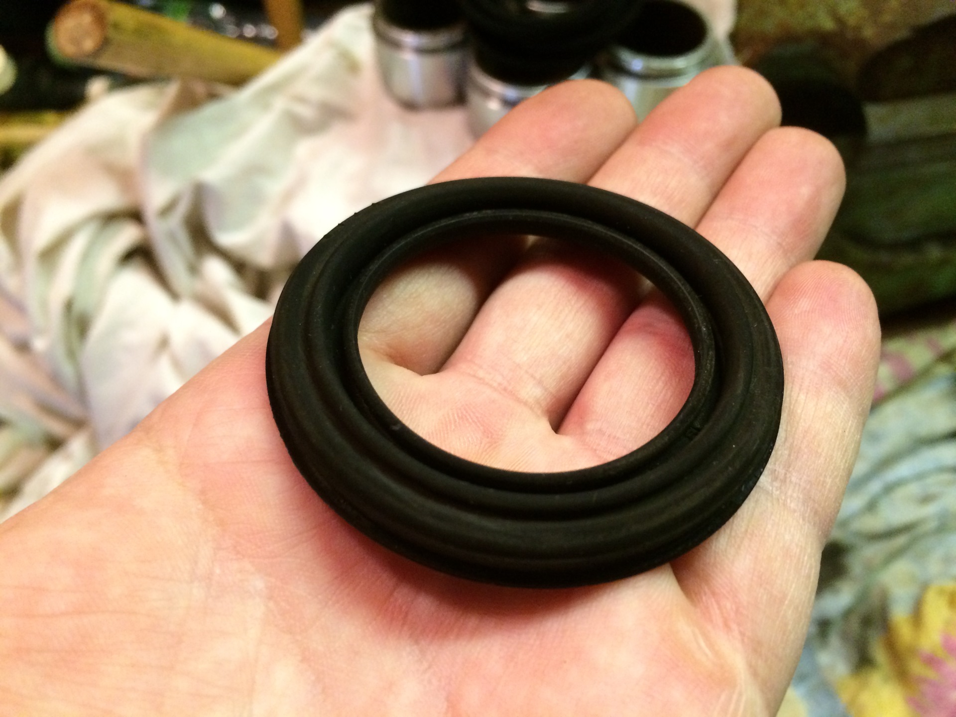 пыльник поршня. пыльник суппорта 2110. ремкомплект frenkit 251056. пыльник поршня vw t5. пыльник поршня.