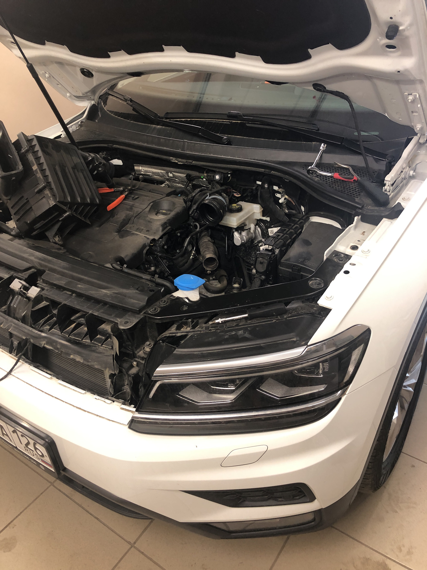 Камера ассистентов тигуан. Камера ассистентов Tiguan 2. 2q0980653 камера ассистентов Тигуан. Установка камеры ассистентов Тигуан 2. Прикурить автомобиль от Тигуана 2g проблемы.