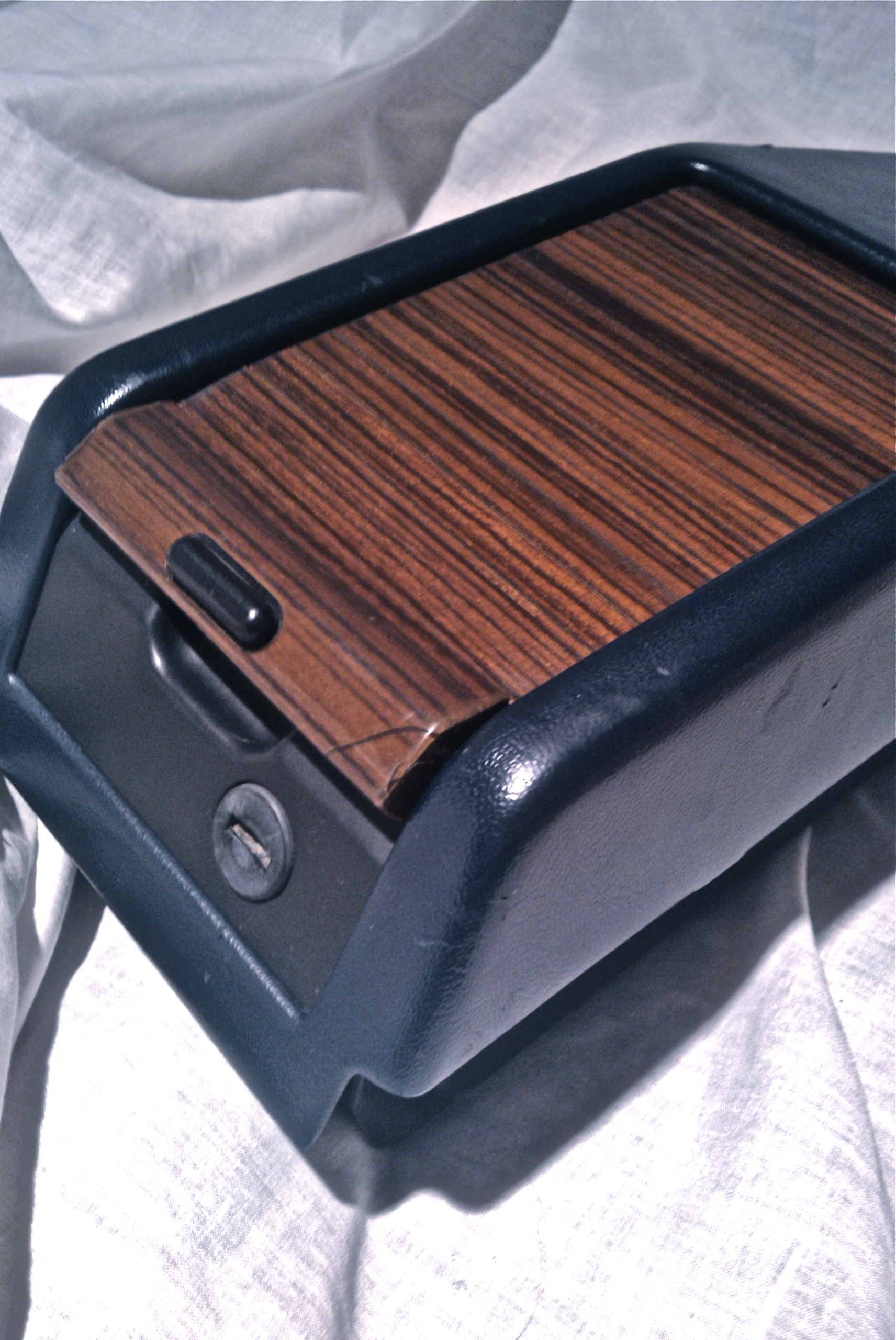 Хлебница мерседес 124. Хлебница mercedes w124. Хлебница мерседес 140. Хлебница мерседес 124. Подстаканник w124 в хлебницу.