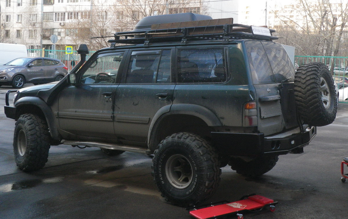 Ниссан патрол своими руками. Багажник ARB Patrol y61. Силовой бампер Патрол 61. Силовой бампер Nissan Safari y61. Ниссан сафари 61 кузов.